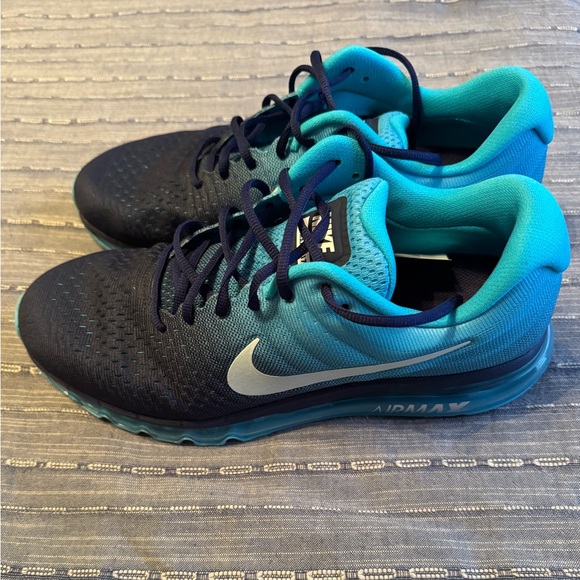 Nike men’s AirMax - Picture 3 of 4